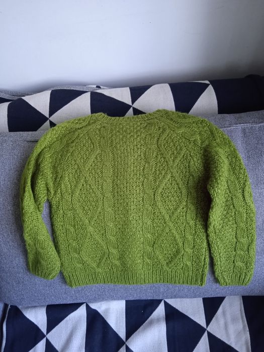 Zielony sweter dla dziewczynki 104