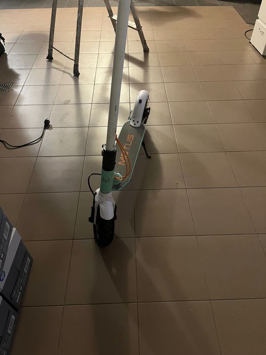 Hulajnoga elektryczna motus