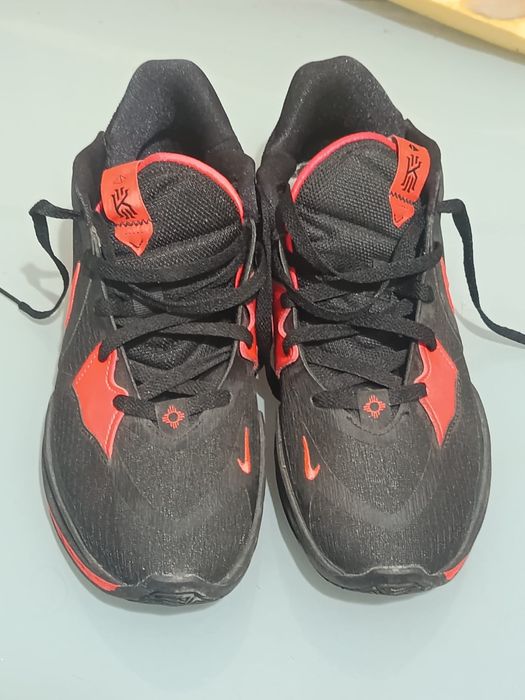 Nike KYRIE Low 5 44 semi novas