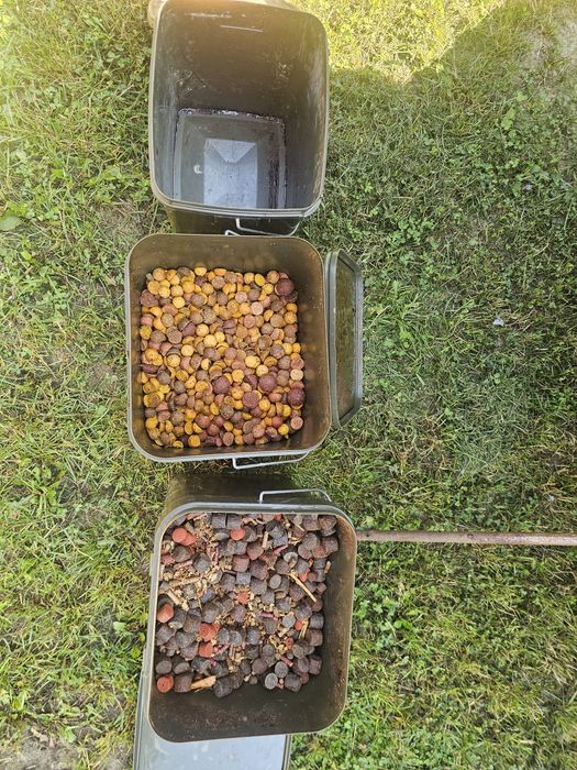 Trakker. Wiadra trakker. Kulki proteinowe.  Pellet.