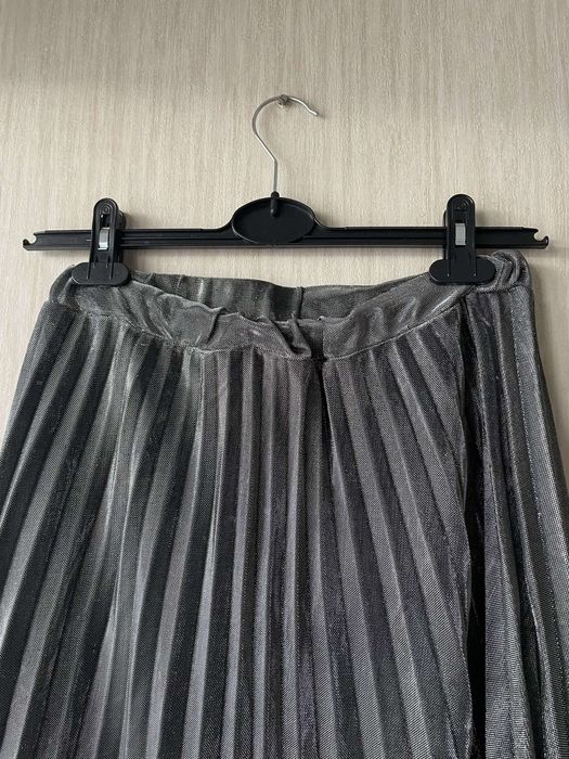 Szara spódnica midi z błyszczącego materiału Primark 40