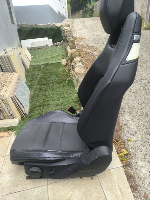 Banco condutor Mercedes eléctrico