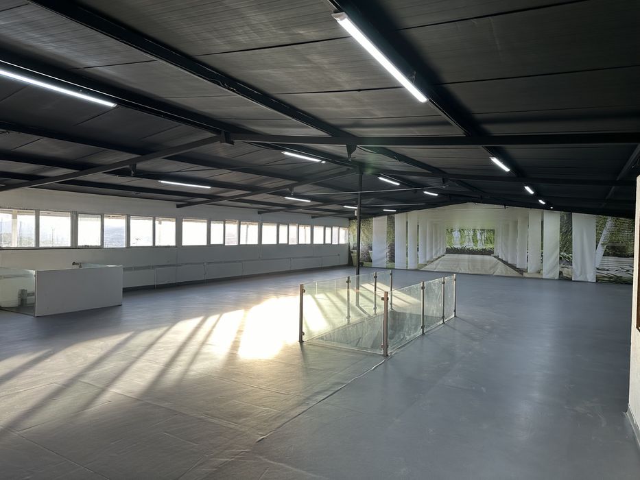 Armazém arrendamento - 2 pisos - 600 metros