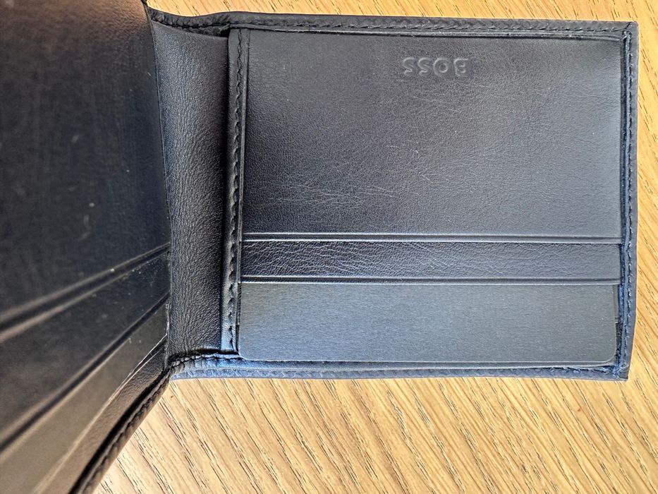 Продам шкіряній гаманець Hugo Boss City Deco