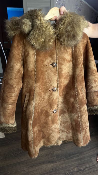 Натуральна шуба- без дефектів. Стан ідеальний. Розмір 48