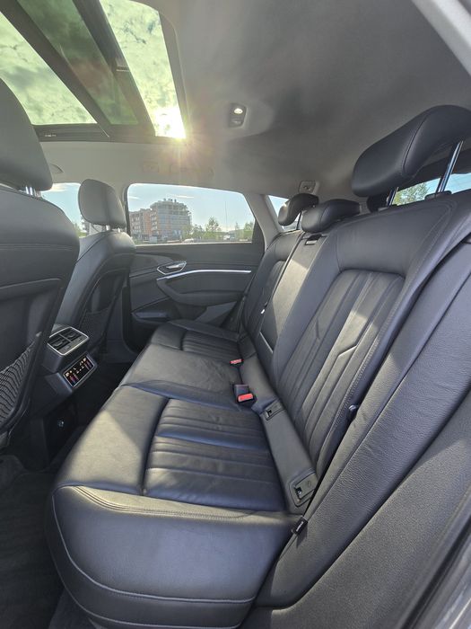 Продаж AUDI e-tron 55 Quattro / 95 кВт / Full-Led digital Matrix
2020