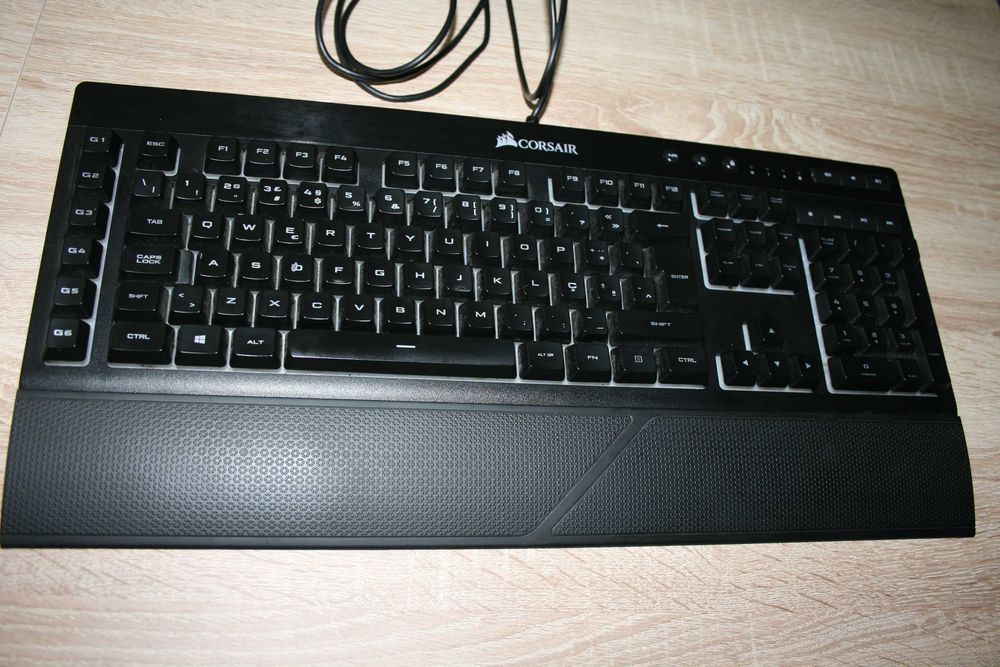 Teclado Corsair K55 RGB