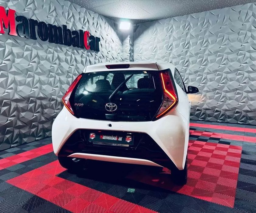 Toyota Aygo 1.0 X-Play Plus