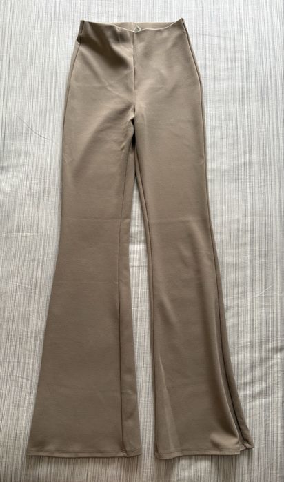 Calças flare creme H&M