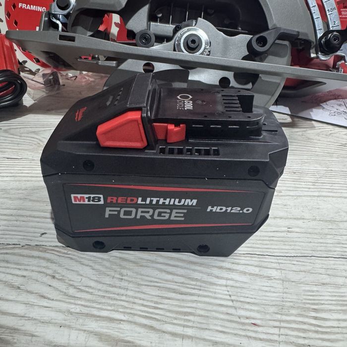 Безщіткова циркулярна пила 184мм Milwaukee M18 2930-21 FUEL