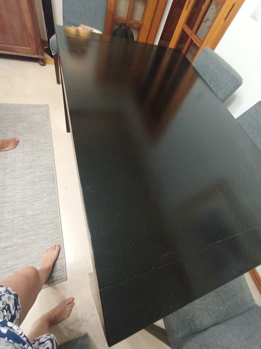 Mesa de jantar em madeira maciça