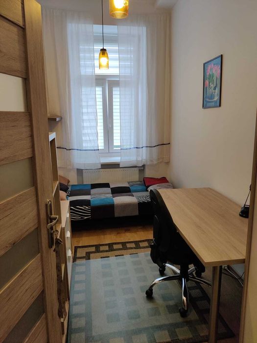 Polesie - centrum nowoczesny, umeblowany pokój, mężczyźni, Ukraińcy