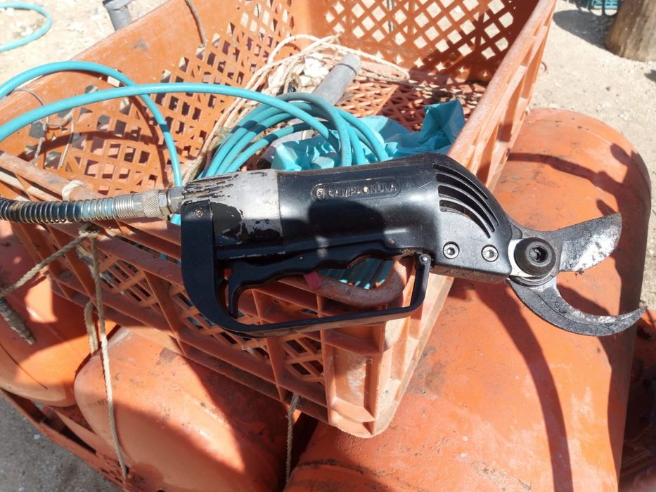 Compressor de Poda 300 L com Tesoura e 4 Saídas