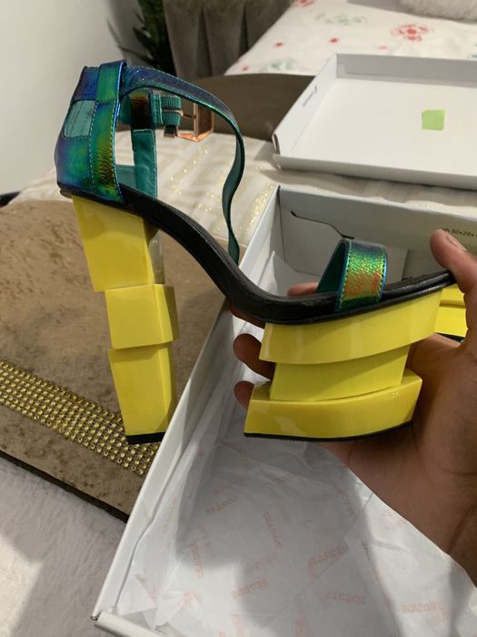 Salto alto verde escuro/Amarelo