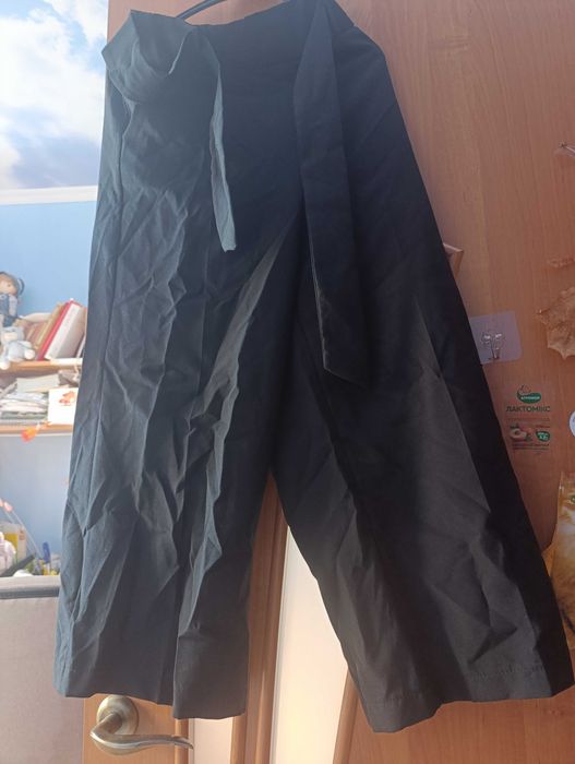 Віддам безкоштовно сукні та брюки