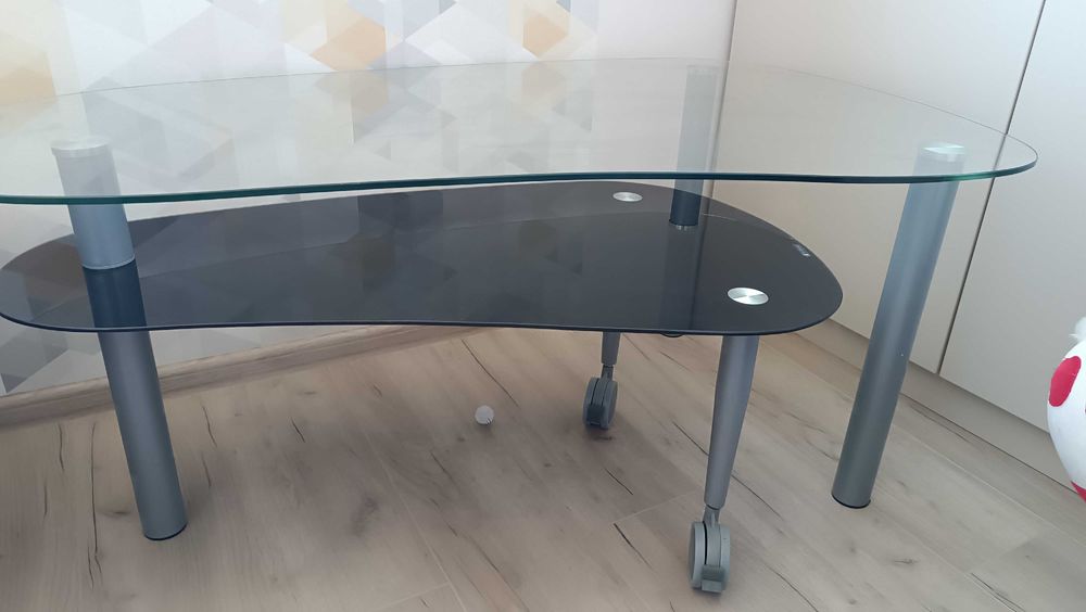 Скляний журнальний  столик