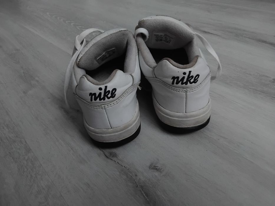 Білі кросівки Nike