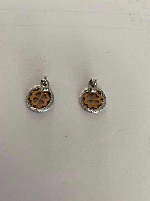 Brincos da One novos (2 pares)