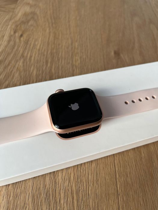 Idealny Apple Watch SE 40 mm GOLD!