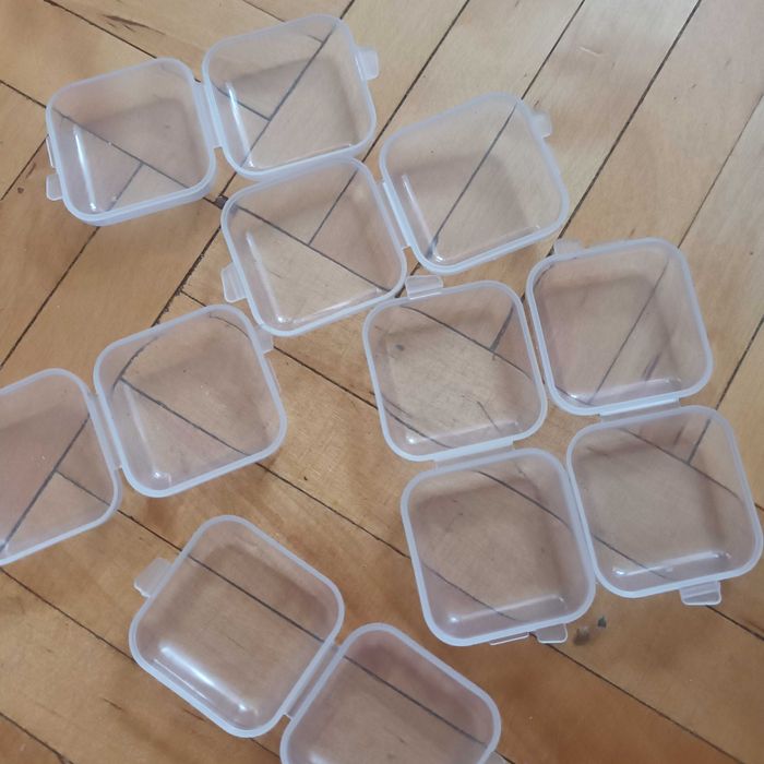 Pojemniki plastikowe, pudełeczka małe 50 szt - NOWE