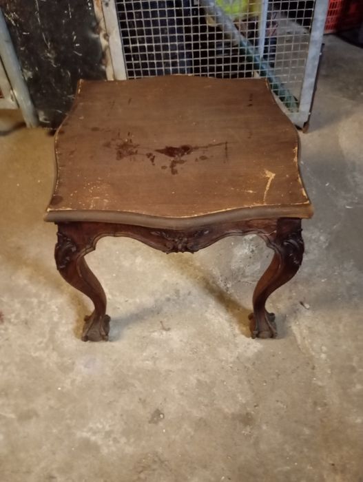 Vendo esta mesa muita bonita bom estado