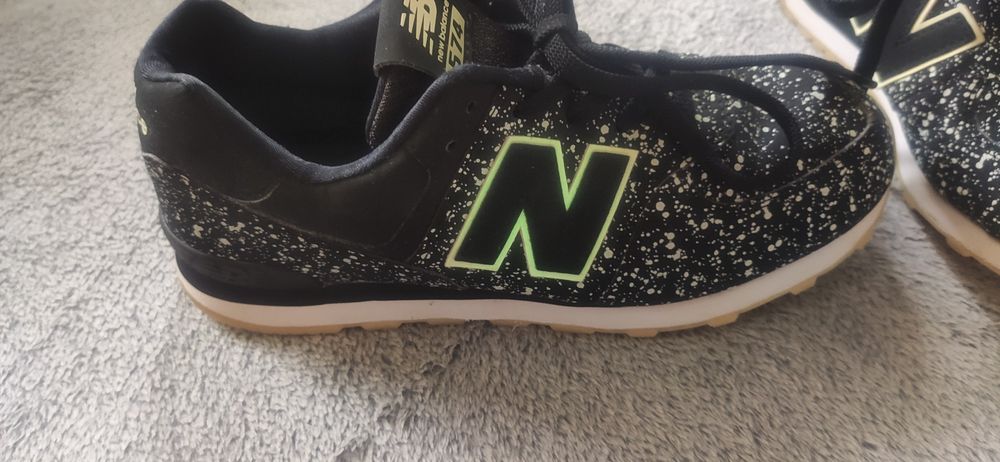 Czarne sneakersy New Balance 574 świecą w ciemności rozm 37.5