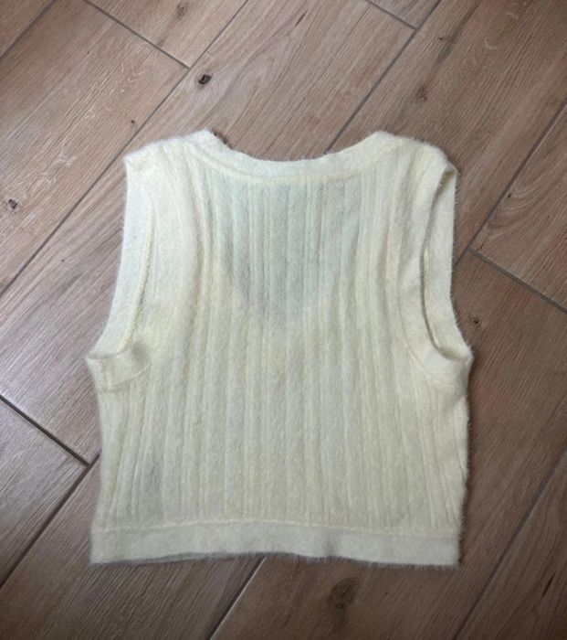 puchata kamizelka w kolorze butter yellow Bershka rozmiar L 40