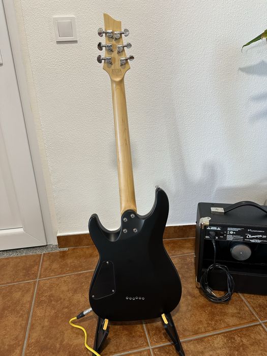 Guitarra elétrica Schecter + amplificador fender