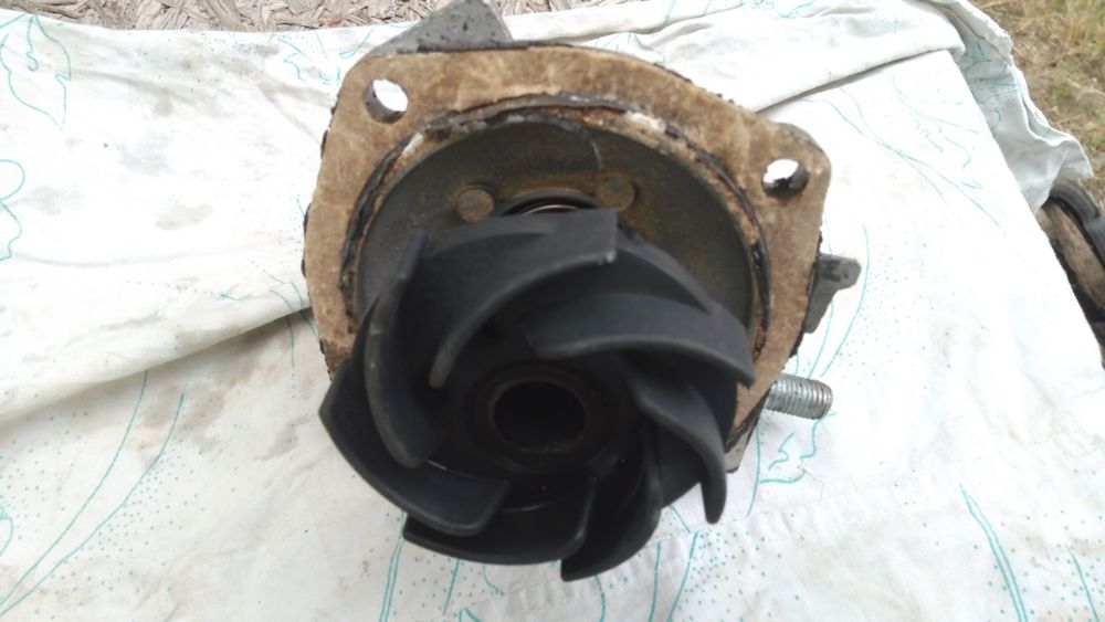 Помпа водяная на двигатель ВАЗ классика. Разборка 2141.: 500 грн ...