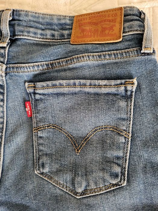 Oryginalne jeansy damskie Levis prawie nowe