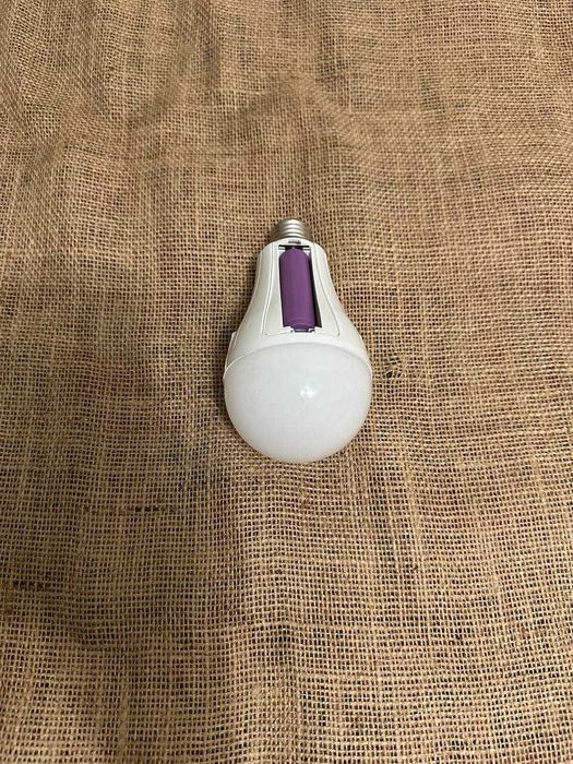 LED-лампа з двома акумуляторами 18650 12w 220v e27 Аварійне вимкнення