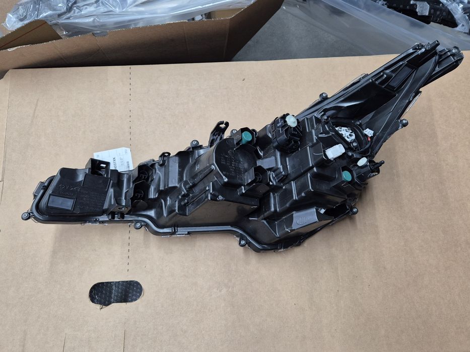 Toyota Corolla E21 E210 lift lampa prawa przednia  eu