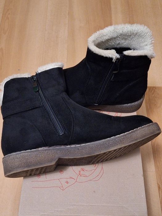 Botki, śniegowce czarne zamszowe, ocieplane, rozm. 38