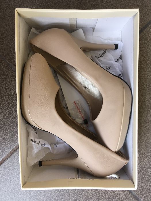 Piękne nowe czółenka beżowe nude szpilki eleganckie