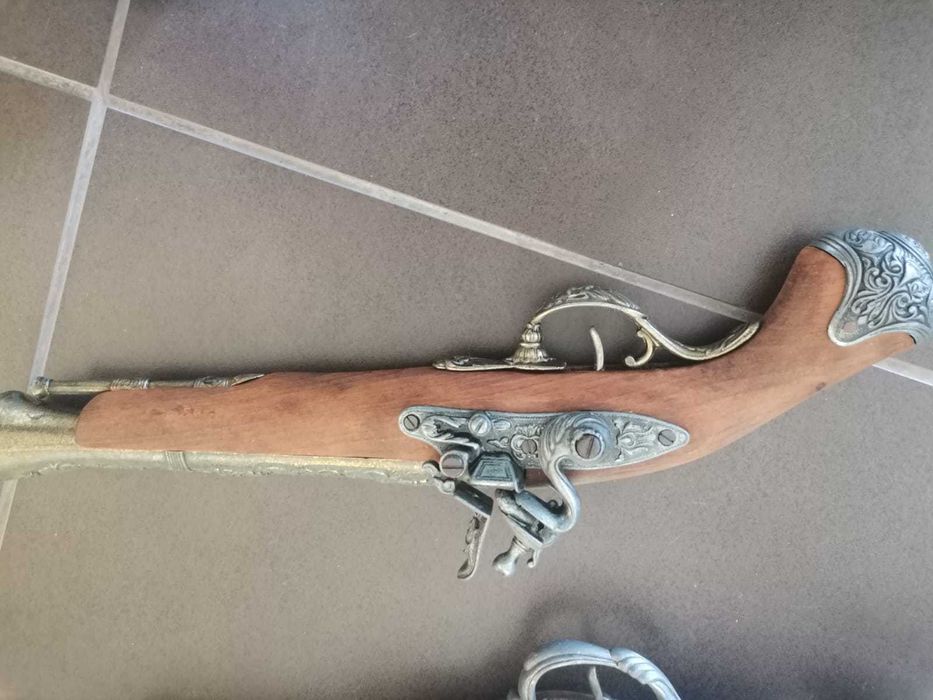 Armas de decoração e de coleção