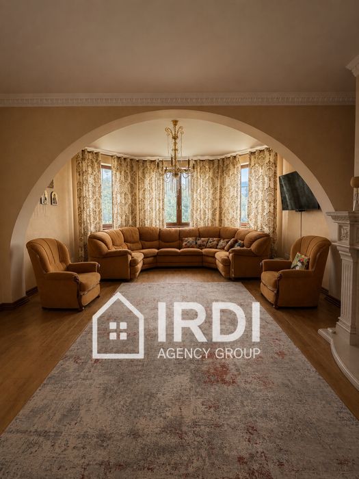 Продаж будинку з власним виходом до лісу
