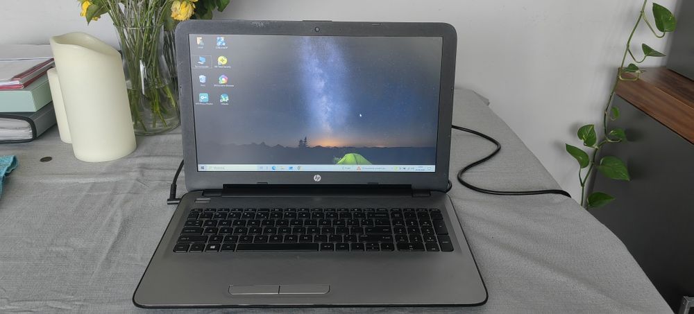 Laptop HP używany sprawny 8G RAM Windows + klucz Staacja dysków wbudowana Nowa matryca Polecam