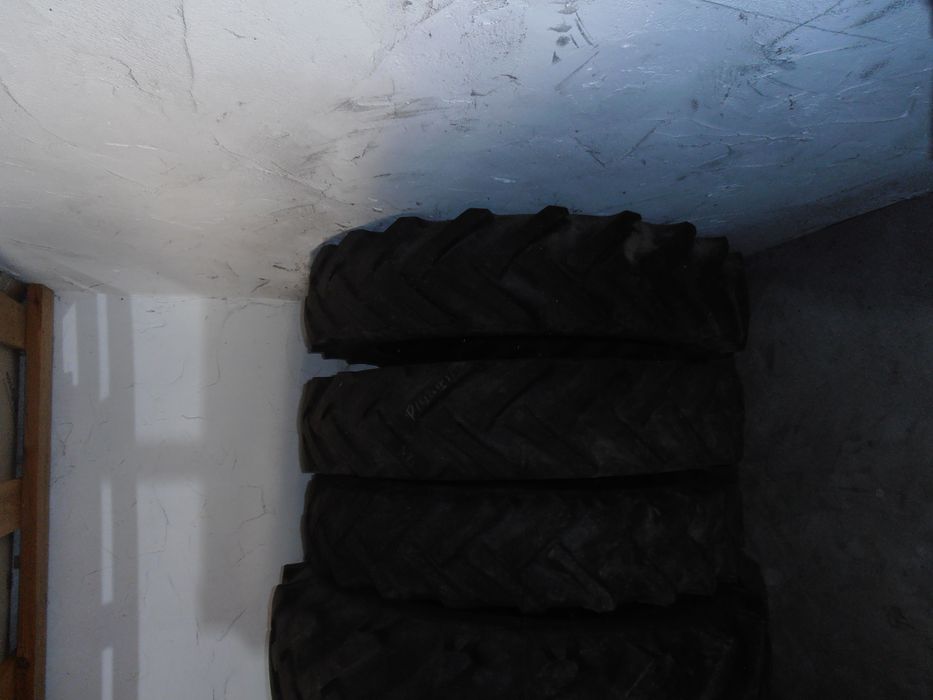 Opony  9,5  R-32