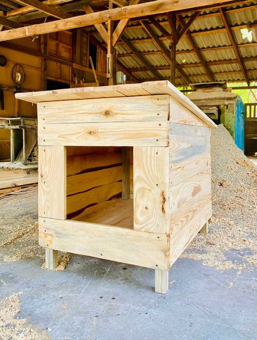 Будка для собак из натурального дерева