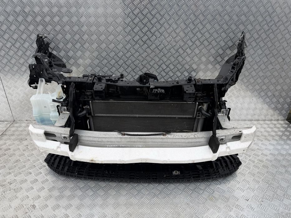 Pas przedni kompletny Toyota Prius 3 lift 1.8 hybryda
