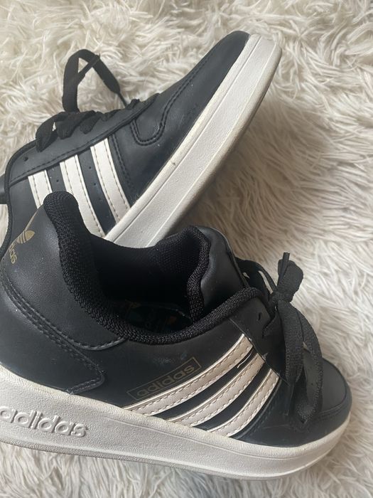 Кросівки жіночі Adidas