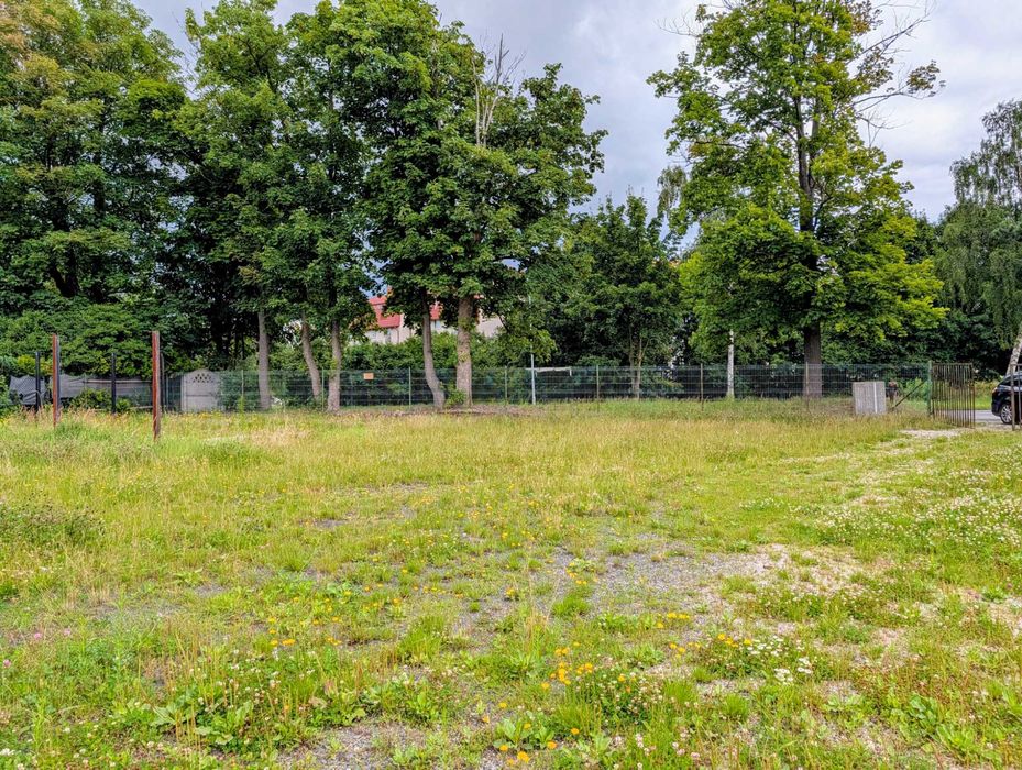 Na wynajem plac z małym budynkiem/garażem w Gryfowie Śląskim
