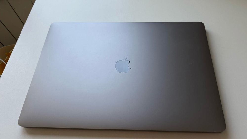 Продаю Apple MacBook Pro 16-inch(2019,модель A2141) у відмінному стані