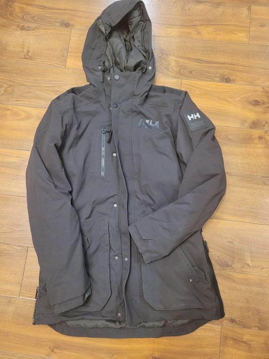 Czarna parka Helly Hansen gorpcore streetwear