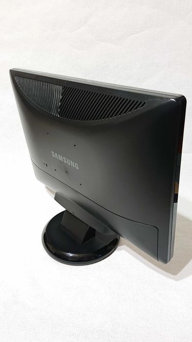 ЖК монитор Samsung 226BW 22" широкоформатный