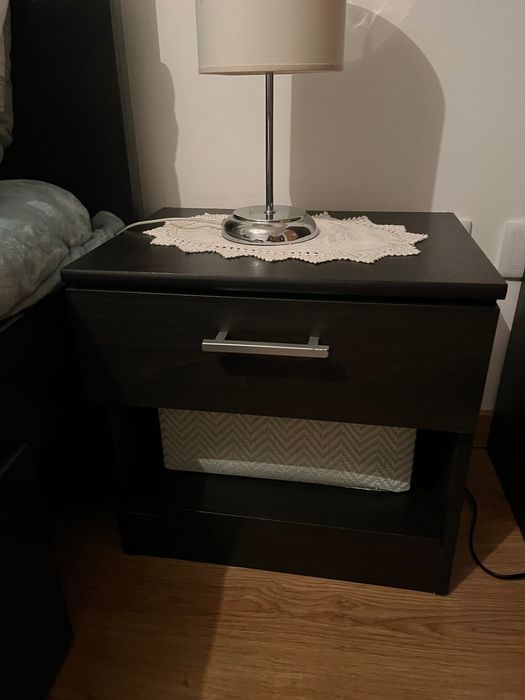 Mobília - cama king size + cómoda + 2 mesinhas de cabeceira