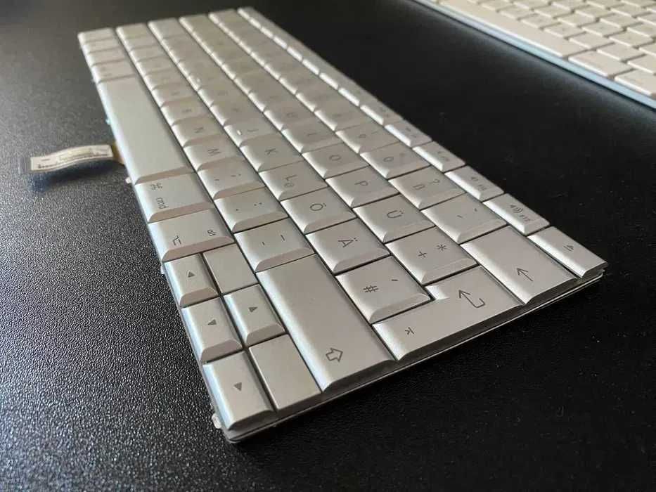 Teclado alemão APPLE original para MacBook Pro A 1226
