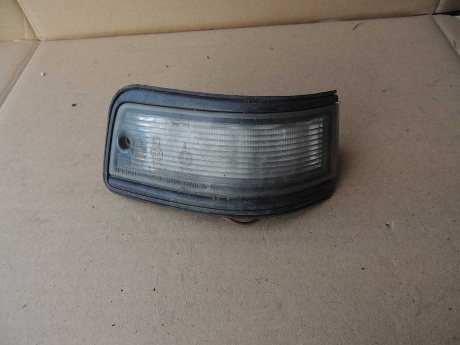 Lampa pozycyjna postojowa prawa postój prawy Nissan SILVIA