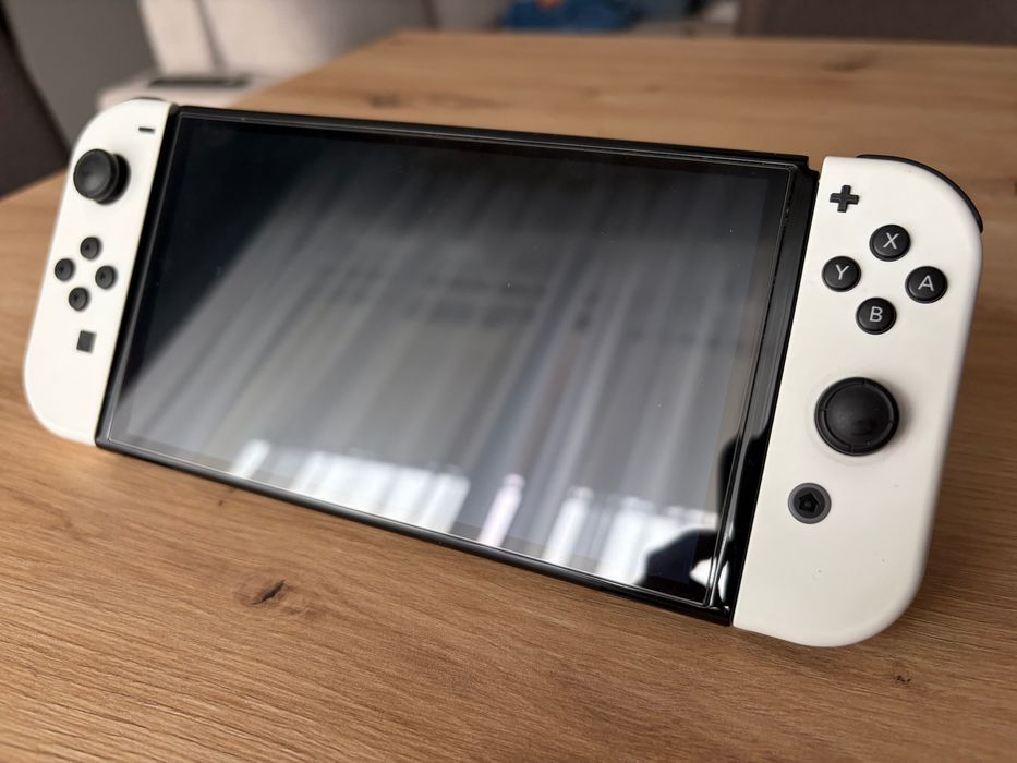 Nintendo Switch OLED 64 GB White – pełny komplet
