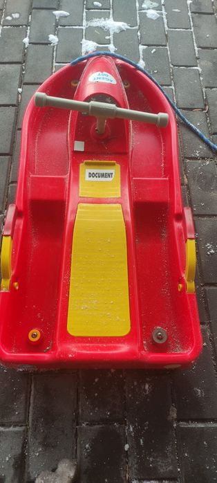 Nartosanki, sanki plastikowe skrętne płozy.